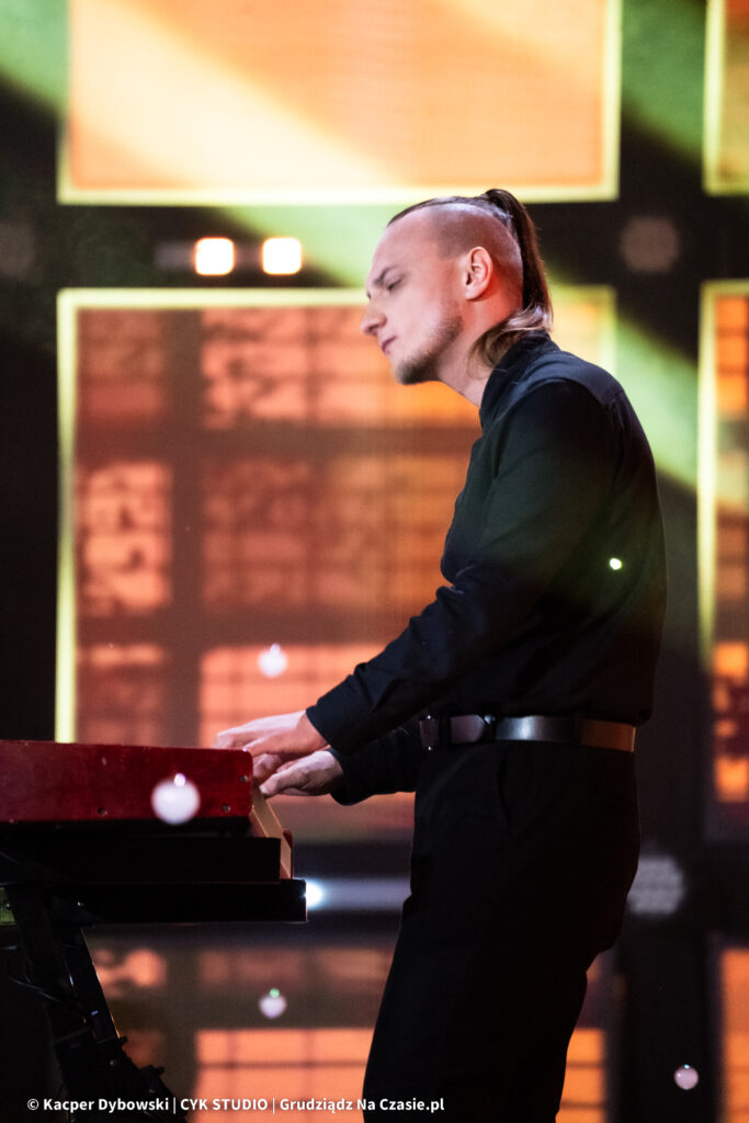 GrudziadzNaCzasie-892-683x1024 [ZDJĘCIA]🎶 Huczne zakończenie lata w Grudziądzu – wielki finał „Lata z Radiem i Telewizją Polską” - Część 1 fotorelacji