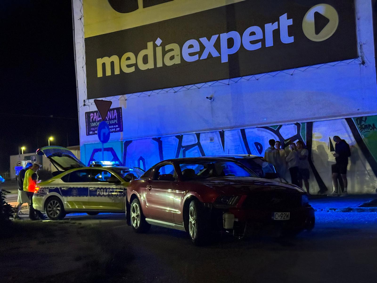WhatsApp-Image-2025-09-01-at-14.58.22-2 Incydent z czerwonym mustangiem w Grudziądzu. Interweniowała policja i straż pożarna
